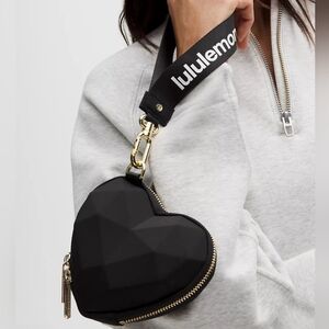NWT Lululemon Heart Wristlet Black/Gold